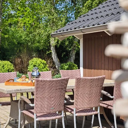 Cosy Summer House With Whirlpool