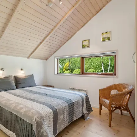 Cosy Summer House With Whirlpool