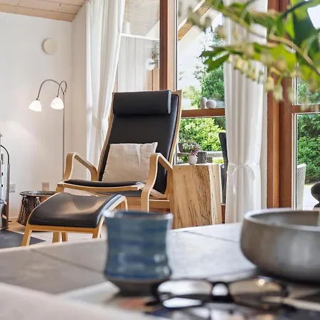 Cosy Summer House With Whirlpool