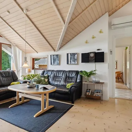 Cosy Summer House With Whirlpool * Ulfborg